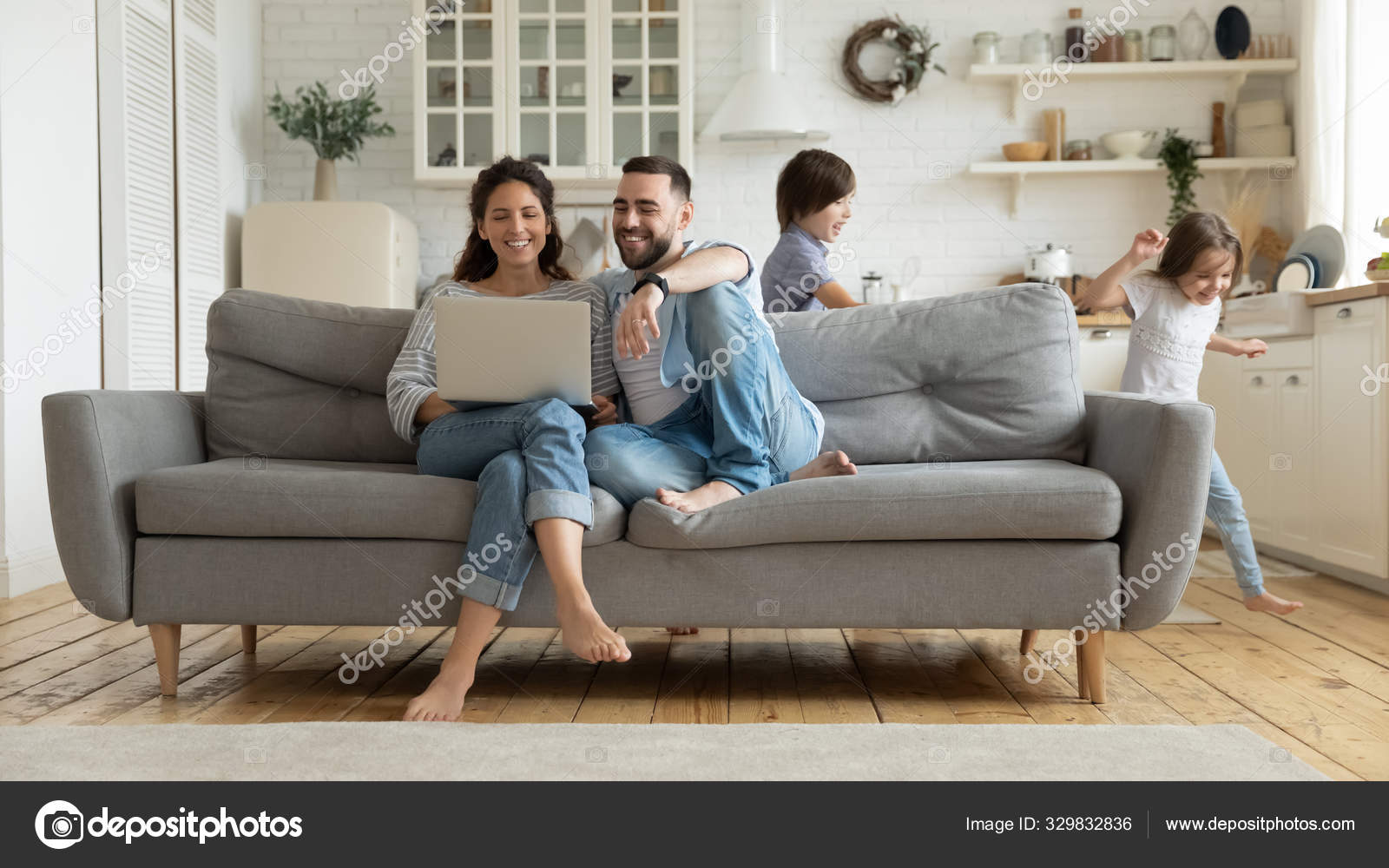 Перед телевизором. Under watching. Соломинка в глазу. Under watching. Перед телевизором.