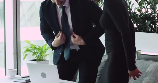 Male professional manager handshake welcoming consulting client at meeting — 비디오