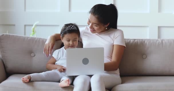 Happy asian daughter learning laptop watching online cartoons with mom — 비디오