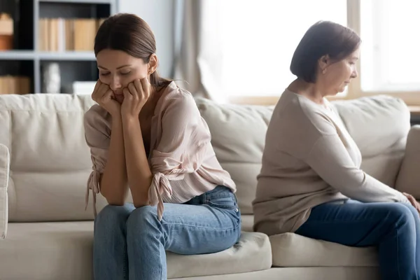 Offended adult mum and daughter avoid talking after fight — Stock Photo, Image