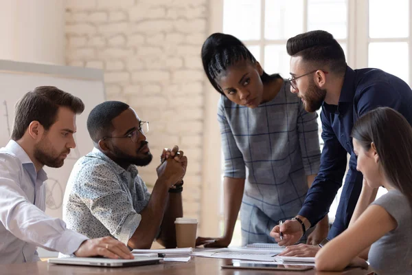 Diverse millennial employees discuss business project at meeting — Stock Photo, Image