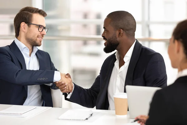 Diverse male partners handshake closing deal at meeting — Stock Photo, Image