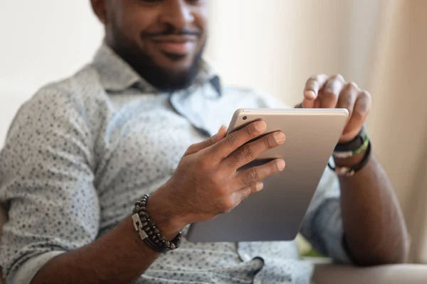 Close up focus of african male hands holding tablet computer — Stock Photo, Image