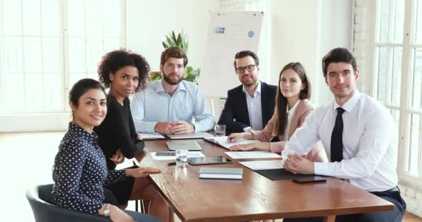 Happy multicultural company board group posing at office meeting table — ストック動画