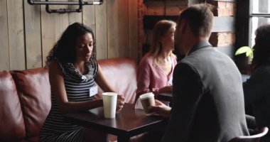 Milenyum Karma Irk Arkadaşları Toplantıda Haberleri Paylaşıyorlar.