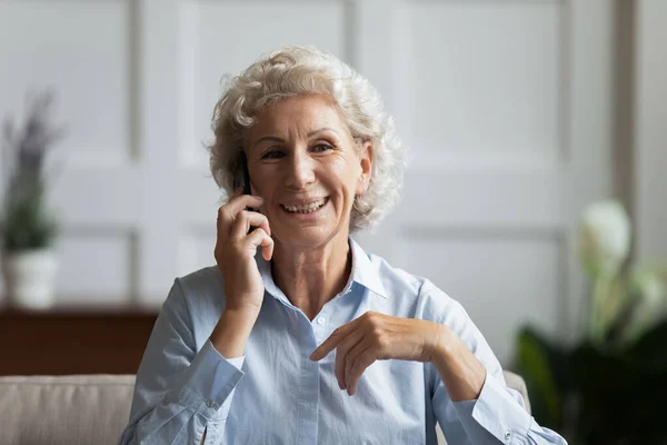 Happy mature older grandmother chatting with grownup children. — Stock Photo, Image