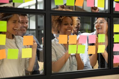 Heyecanlı çok ırklı ekip başarılı projesini kutladı