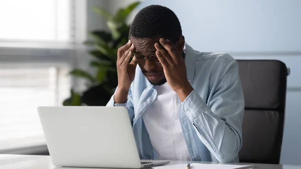 Stressed African worker touching temples feels unhealthy suffers from headache — Stock Photo, Image