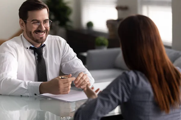 Company owner and female applicant communicating during job interview — Stock Photo, Image