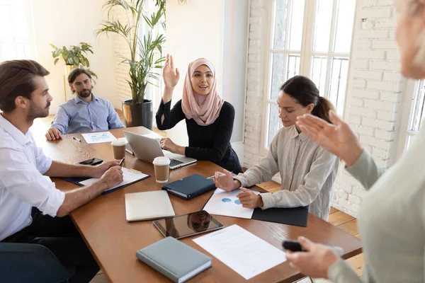 Motivated Arabic female employee participate in group discussion — Stock Photo, Image