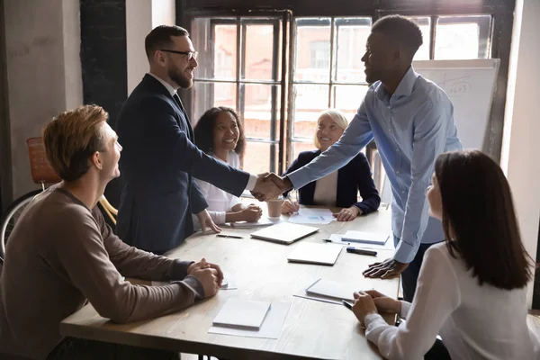 African caucasian ethnicity businessmen party leaders shaking hands starting negotiations — Stock Photo, Image