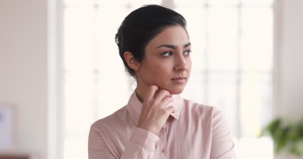 Thoughtful young indian business woman looking away dreaming of success — Stock Video