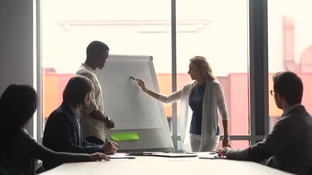 Professional analysts explaining research results to motivated coworkers. — Stockvideo