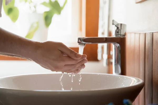 Man wash in clean tap water in home bathroom — ストック写真
