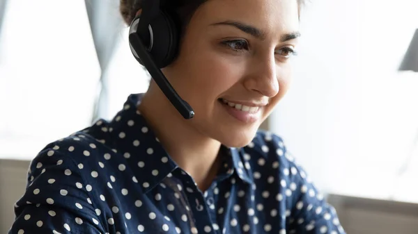 Smiling Indian call center agent consult client online — Stok fotoğraf