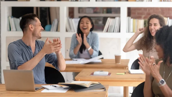 Horizontal photo diverse students group applauding, celebrating success — ストック写真