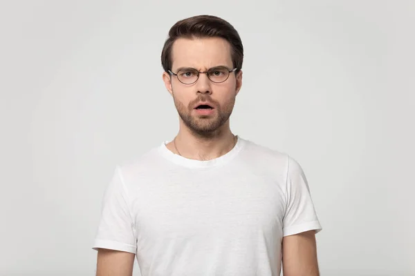 Dissatisfied unhappy millennial man looking angrily at camera head shot. — Stok fotoğraf