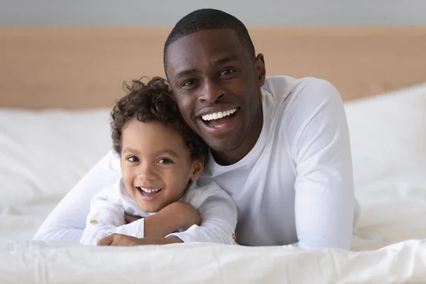 Head shot portrait smiling African American father and son — Φωτογραφία Αρχείου