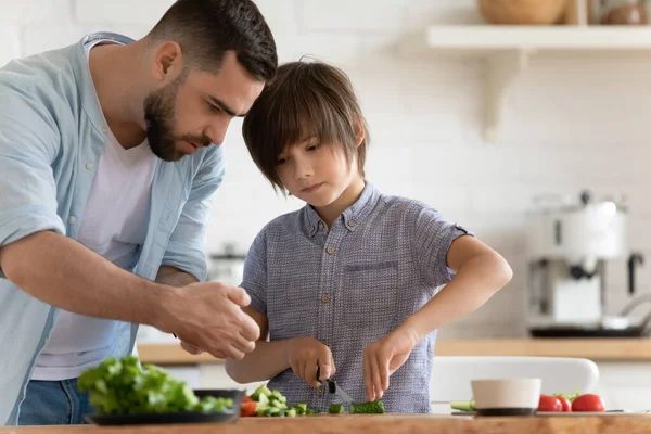 Loving father and little son cooking together at home — Stock fotografie