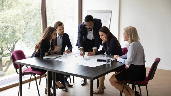 Diverse businesspeople brainstorm at office meeting together — Stock Photo, Image