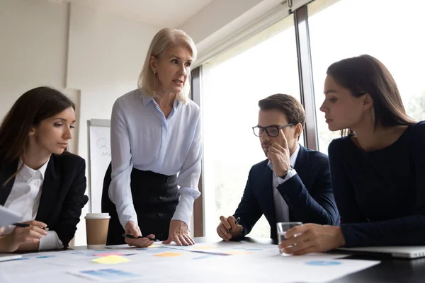 Confident female boss head meeting with colleagues in office — Stock Photo, Image