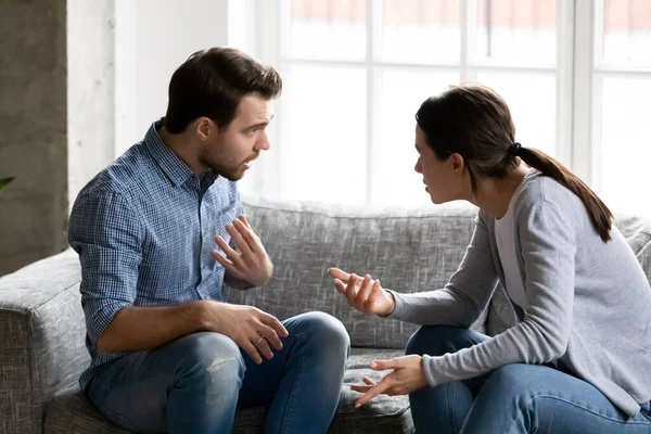 Stressed young married family couple arguing, blaming each other. — Stock Photo, Image