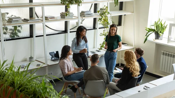 Multiracial businesspeople brainstorm at team briefing in office — Stock Photo, Image