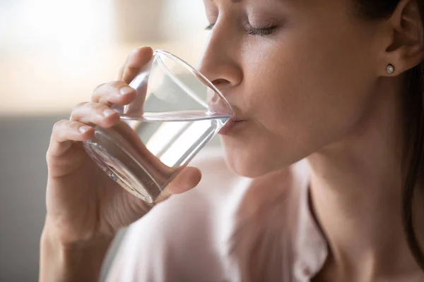 Young woman drinking pure still water in morning. — Stock Photo, Image