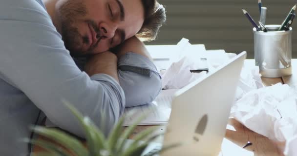Exhausted tired businessman sleeping at workplace messy desk — Stock Video