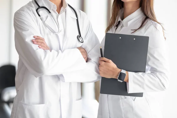 Male doctor standing near female young nurse. — Stock Photo, Image