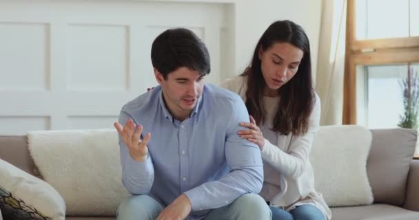 Wife apologizing supporting angry husband making peace after quarrel — Stock Video