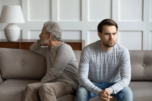 Senior father and adult son avoid talking after fight — Stock Photo, Image
