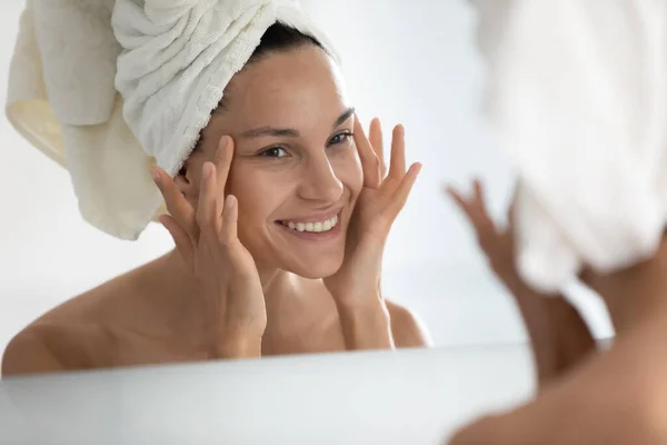 After beauty home procedure woman looking at skin feels satisfied — Stock Photo, Image