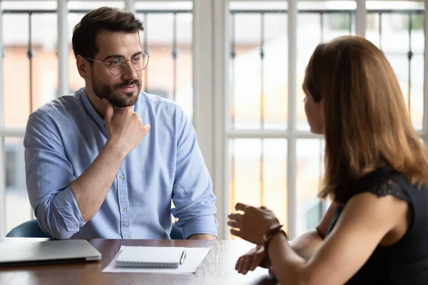 HR manger listening female applicant during job interview — Stock Photo, Image
