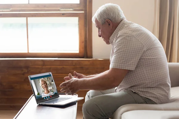 Happy senior couple speak on webcam using laptop — Stock Photo, Image