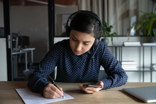 Young indian woman listening audio lecture in mobile application. — Stock Photo, Image