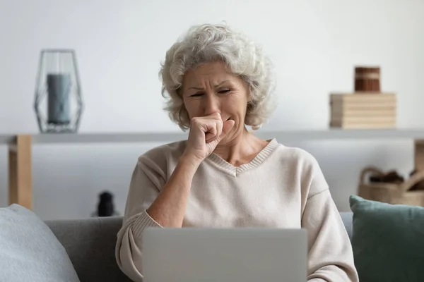 Senior older woman crying, looking at computer screen. — Stock Photo, Image