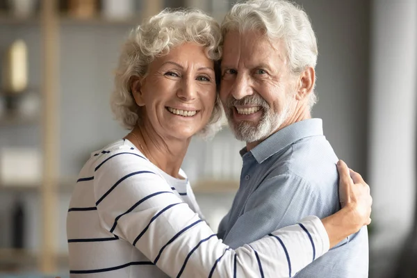 Head shot portrait happy older couple hugging, looking at camera — Stock Photo, Image