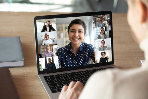 Laptop screen over woman shoulder view during group online communication — Stock Photo, Image