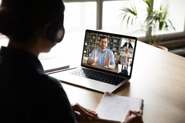 Pc screen view over woman shoulder during group videocall elearning — Stock Photo, Image