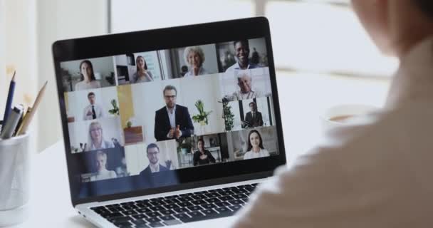 オンライン通話でビジネス女性ビデオ会議の上司や同僚 — ストック動画