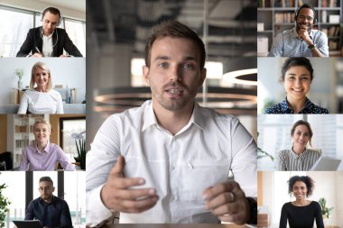 Video konferans uygulaması ile haberleşen web kamerası kullanan dizüstü bilgisayar ekran görüntüleme arkadaşları