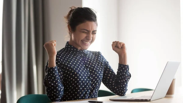 Excited happy indian employee celebrating success at work — Stock Photo, Image