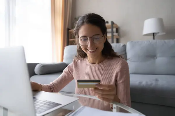 Smiling young woman shopping securely online on computer. — Stock Photo, Image