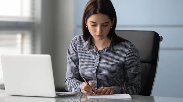 Young serious businesswoman sign up document at work. — Stock Photo, Image