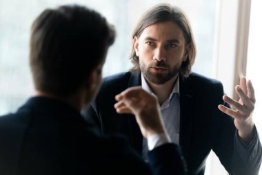 İş ortaklarını kapat projeyi tartış, fikirleri paylaş