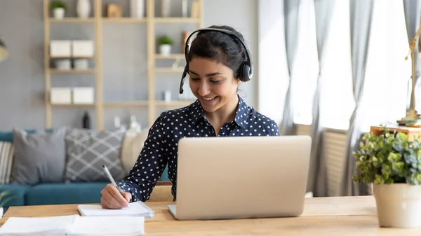 Smiling hindu woman studying online, sitting at desk with computer. — Stock Photo, Image