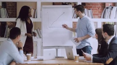 Profesyonel koltuklar, danışmanlık ve ofis çalışanlarını kapsıyor.