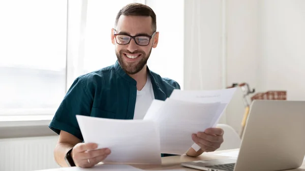 Happy handsome businessman holding and reading documents with good news. — Stock Photo, Image