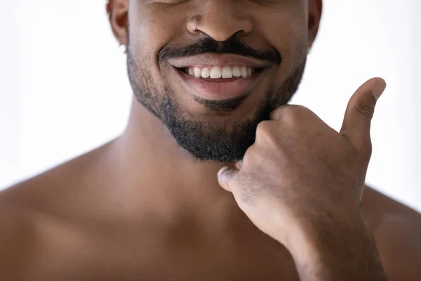 Close up of smiling biracial man touch bristle — Stock Photo, Image